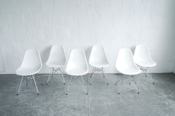 Eames molded online chair