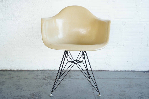 Vintage herman miller online fiberglass chair